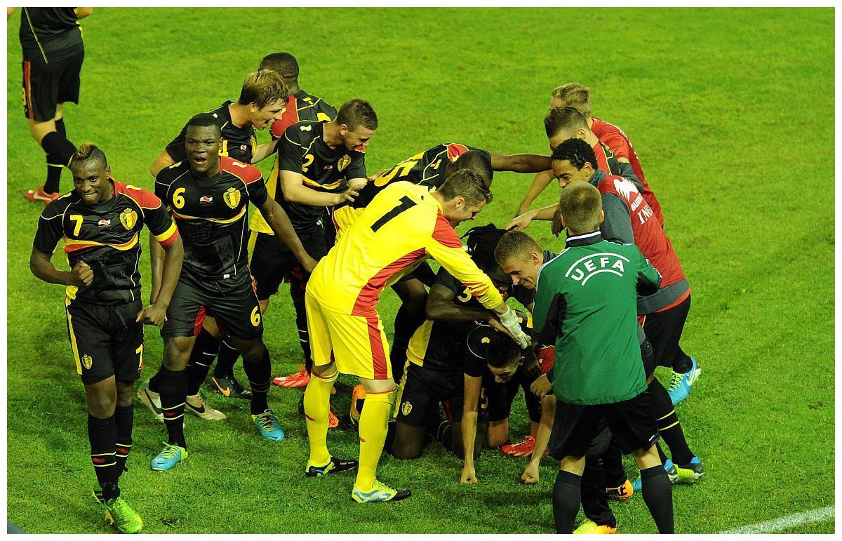 昼は勇者夜は魔物 昼は勇者夜は魔物