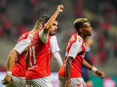 关于意大利杯转会期再迎强敌，本菲卡单刀错失，主帅态度——更衣室稳定，球队文化再被提及的信息