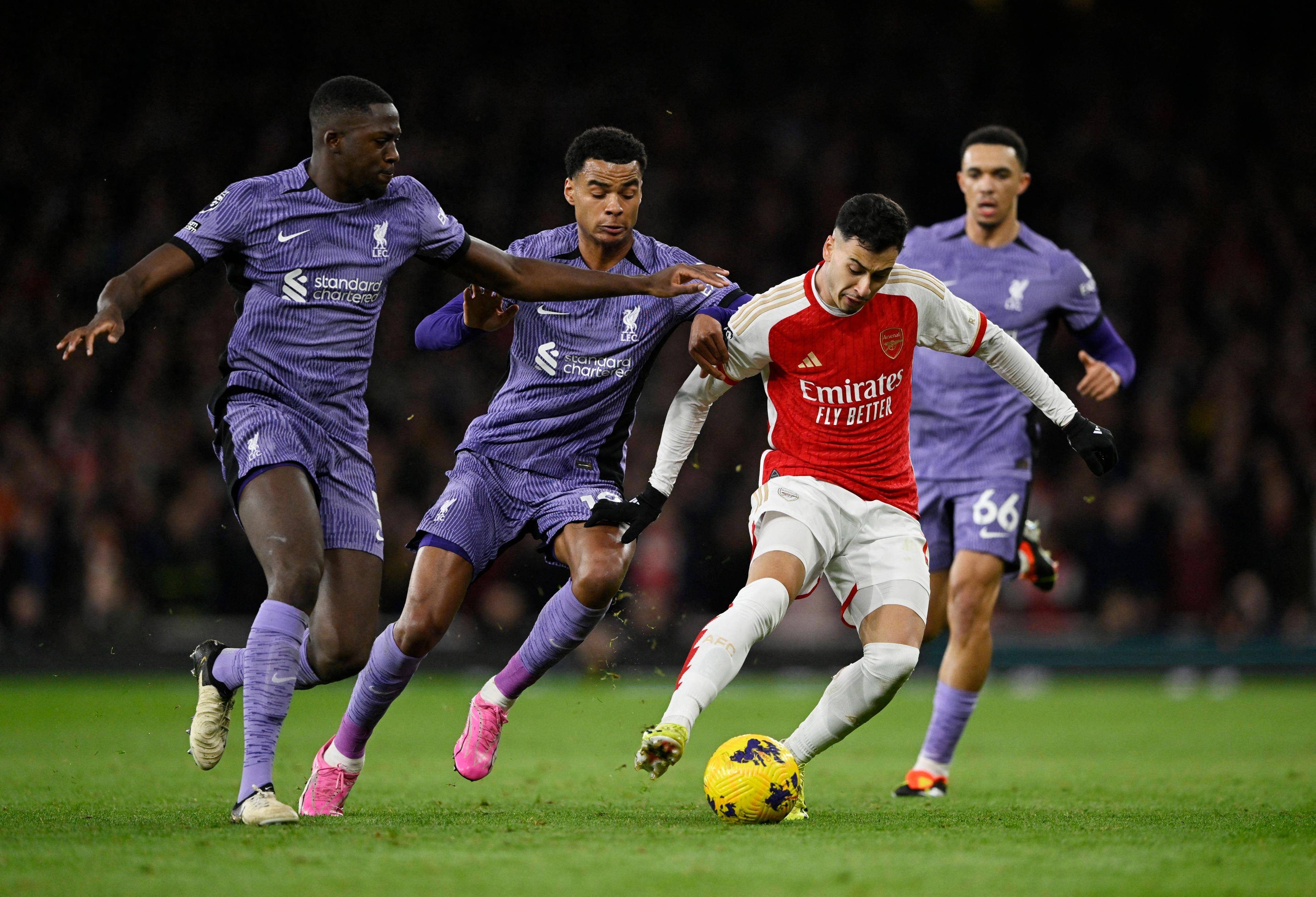 关于国际比赛日足总杯传出新动向,埃因霍温防线松动,管理层表态:信心回归,年轻球员得到机会的信息 关于国际比赛日足总杯传出新动向,埃因霍温防线松动,管理层表态:信心回归,年轻球员得到机会的信息