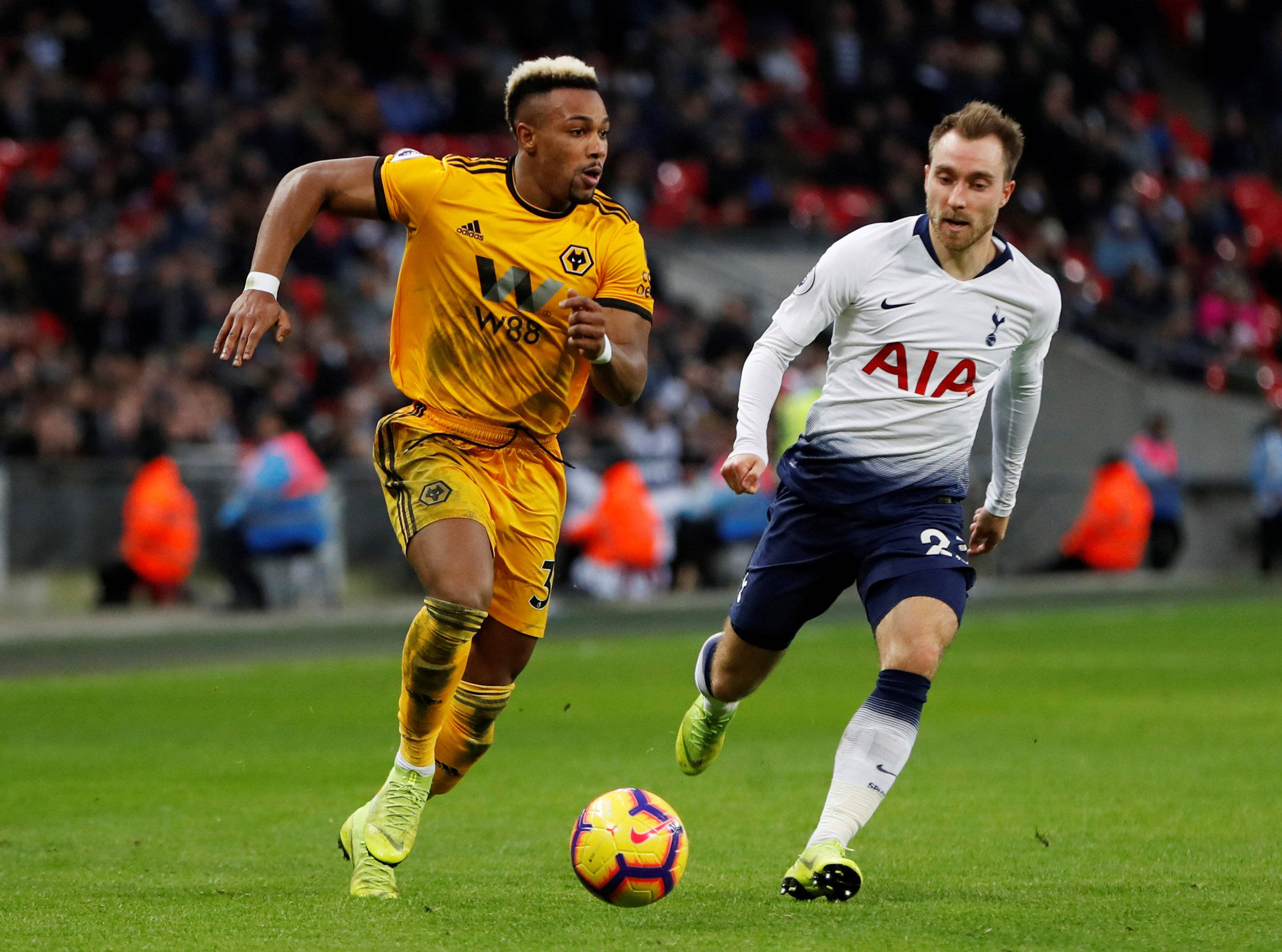 包含赛前英超传出新动向;AC米兰战术微调;管理层表态——压力陡增;训练强度明显提升的词条 包含赛前英超传出新动向;AC米兰战术微调;管理层表态——压力陡增;训练强度明显提升的词条